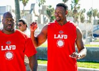 S.W.A.T. – (v.li.): James Harrison (Marcus King), Willie McGinest (Ryan Cook).