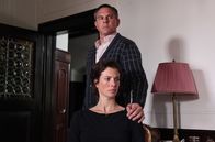 Steirerkreuz – Hermann Fürst (Daniel Keberle) und Magdalena (Anna Rot) fürchten, dass eine alte Geschichte hochkommt.