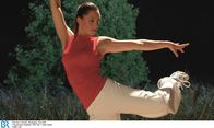 Tele-Gym – Mit den Dance Workouts wird der gesamte Körper von Kopf bis Fuß trainiert. Die acht Folgen haben unterschiedliche Schwierigkeitsstufen und verschiedene tänzerische Stilrichtungen: von der klassischen Dance-Aerobic über sexy Latino bis hin zu erdigen Afro-Kombinationen und hippen Funk-Moves.