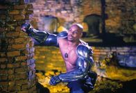 Mortal Kombat II – Auch Jax (Lynn Red Williams) steht Liu Kang im Kampf gegen den bösen Outerworld-Herrscher Shao-Khan bei ...