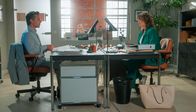 Rote Rosen – Lous (Eva-Maria Grein von Friedl) Zusammenarbeit mit Richard (Florian Odendahl) in der EmKa läuft gut.
