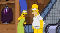 Die Simpsons – THE SIMPSONS: Homer is demoted to supervising interns, among whom is go-getter millennial Mike, a 35-year-old who asks Homer to be his mentor. However, when Homer inspires Mike to start a business of his own, the two find themselves being chased by the mob in the ÒGo Big or Go HomerÓ episode of THE SIMPSONS airing Sunday, Oct. 6 (8:00-8:30 PM ET/PT) on FOX. THE SIMPSONS ª and