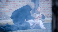 Sturm der Liebe – Ana (Soluna-Delta Kokol, hinten, mit Erich Altenkopf, l.) ist alarmiert, als Philipp (Robin Schick, vorne) bewusstlos zusammenbricht.; ARD STURM DER LIEBE FOLGE 4305 Uhr im ERSTEN. Ana (Soluna-Delta Kokol, hinten, mit Erich Altenkopf, l.) ist alarmiert, als Philipp (Robin Schick, vorne) bewusstlos zusammenbricht.
