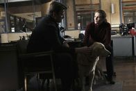 Castle – Kate Beckett (Stana Katic, r.) und Richard Castle (Nathan Fillion, l.) müssen feststellen, dass der ermordete Hundetrainer mit Vierbeinern sehr gut konnte, dafür aber umso weniger mit ihren Herrchen ...