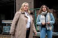 SOKO Leipzig – Für Dagmar Schnee (Petra Kleiner, l.) und Kim Nowak (Amy Mußul, r.) beginnt ein Wettlauf mit der Zeit, denn Ina ist ein zweits Mal verschwunden.