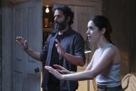 No Activity – Marco (Jason Mantzoukas, l.); Frankie (Cristin Milioti, r.)