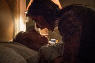 The Grudge – The Grudge Vom Geist eines Mordopfers heimgesucht: Lin Shaye als Faith Matheson und Betty Gilpin als Nina Spencer Copyright: SRF/2018 CTMG