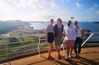 Verrückt nach Meer – Die Passagiere Kirsten und Maren Häring und René und Iris Claer (von links) während der Fahrt durch den Panamakanal. Weiteres Bildmaterial finden Sie unter www.br-foto.de.