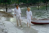 Der weiße Hai IV – Zwischen Pilot Hoagie (Michael Caine) und Ellen (Lorraine Gary) scheint sich etwas anzubahnen.