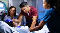 Chicago Med – Brian Tee als Dr. Ethan Choi, Yaya DaCosta als April Sexton. Copyright: SRF/NBC Universal