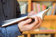 English bite-size – A man holding a book