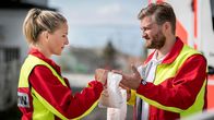 Praxis mit Meerblick – Nora (Tanja Wedhorn) und der Rettungssanitäter Lars Hinrichs (Bo Hansen) sind ein eingespieltes Team.