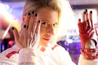 Mord mit Aussicht – "Fraktus"-Konzert im Gasthof Aubach - Sophie Haas (Caroline Peters) freut sich auf eine wilde Party.