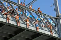 Portugals wilder Norden – Brückenspringer in Porto: Die Ponte Dom Luis ist das Wahrzeichen der Stadt. Aus 25 Metern springen Wagemutige in die Fluten des Douro.
