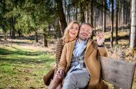 Sturm der Liebe – Yvonne (Tanja Lanäus, l.) und Erik (Sven Waasner, r.) erleben einen völlig unbeschwerten Moment miteinander.