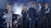 Criminal Minds – (11. Staffel) - Ein starkes Team, das jeden Serientäter zur Strecke bringt: Dr. Spencer Reid (Matthew Gray Gubler, r.), Derek Morgan (Shemar Moore, 2.v.l.), Aaron Hotchner (Thomas Gibson, 2.v.r.), David Rossi (Joe Mantegna, 3.v.r.), Jennifer 'JJ' Jareau (AJ Cook, 3.v.l.) und Penelope Garcia (Kirsten Vangsness, l.) ...