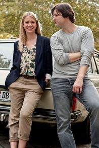 Süßer September – Erst Freunde, dann mehr? Diese Frage stellt sich Rebecca (Caroline Peters) und Bruno (Mi_el Maticevic).