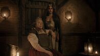 American Horror Story – L-R: Thomasin 'The Butcher' WHITE (Kathy Bates) und Scathach (Lady Gaga).