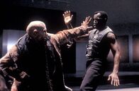 Blade II – Zwischen Blade (Wesley Snipes, r.) und Nomak (Luke Goss, l.) entbrennt ein Kampf auf Leben und Tod ...