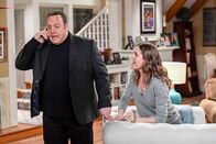 Kevin Can Wait – Kevin James (Kevin Gable), Erinn Hayes (Donna Gable).