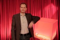 Campus Talks – Der Literatur- und Filmwissenschaftler Keyvan Sarkhosh vom Max-Planck-Institut für empirische Ästhetik in Frankfurt am Main verrät den Zuschauern, warum gerade kluge Menschen gerne schlechte Filme anschauen.