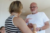 Reporter – Maschinen-Ingenieur Alexander Lüchinger hat für die Flüchtlinge im «Sonnenhof» ein neues Zuhause erschaffen.