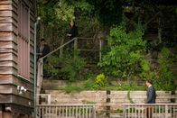 Elementary – Holmes (Jonny Lee Miller, r.), Watson (Lucy Liu, M.) und Bell (Jon Michael Hill, l.) auf Spurensuche: Wer ist für den grausamen Mord an Russel Cole verantwortlich?