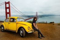 Bumblebee – Left to right: Bumblebee and Charlie (Hailee Steinfeld)