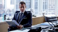 Suits – Harvey (Gabriel Macht) will das Beste für die Kanzlei. Er sucht nach einem Weg, wie der nun aus dem Gefängnis entlassene Mike doch wieder als Anwalt arbeiten kann.