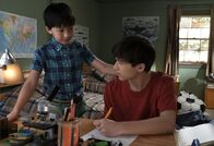 Fresh off the Boat – Evan Huang (Ian Chen, l.); Emery Huang (Forrest Wheeler, r.)