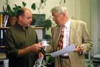 Kaisermühlen Blues – (v.li.) Wolfgang Böck (Trautmann), Peter Lodynski (Karl Wasenegger).