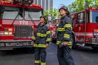 9-1-1 Notruf L.A. – Howie "Chimney" Han (Kenneth Choi., l.); Bobby Nash (Peter Krause, r.)
