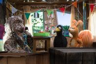 Rudis Rasselbande – Streng geheim! Buffo (Ulli Voland), Rudi (Lennart Morgenstern) und Ella (Anna Menzel) planen eine Überraschung zu Ottos Geburtstag.