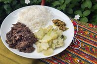 Stadt Land Kunst – In ihrer Küche in Midlands bereitet Marie-Michelle ein Wildschweinragout zu, das ein wahres Fest für die Geschmacksnerven ist.