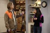 Last Man Standing – Christoph Sanders (Kyle Anderson), Molly Ephraim (Mandy Baxter).