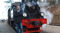 Deutschland in ... – Mirko Drotschmann erläutert, dass zu Beginn des Dampflokomotiven-Zeitalters die Menschen Angst vor dem "dampfschnaubenden Drachen" hatten.