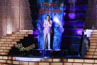 Castle – Während der Tanzshow "A Night of Dance", die von Brad Melville (Adam Harrington) moderiert wird, geschieht hinter den Kulissen ein grausamer Mord ...