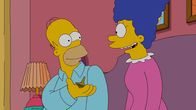 Die Simpsons – Nachdem Homer (l.) seine Freunde in Schwierigkeiten gebracht hat, wird er zum Bettnässer. Zusammen mit Marge (r.) macht er sich auf die Suche der Ursache ...