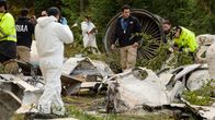 Mayday – Die Flugzeugtrümmer sind auf dem kolumbianischen Berg El Gordo verstreut (Reenactment-Szene).