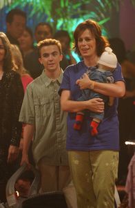 Malcolm mittendrin – Für Malcolm (Frankie Muniz, l.) ist das Wochenende in Las Vegas der totale Reinfall, doch seine Familie, vor allem seine Mutter (Jane Kaczmarek, r.) genießt es in vollen Zügen ...