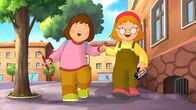 Lauras Stern – Laura und ihre Freundin Sophie machen sich ganz allein auf den Weg zum Spielzeugladen.