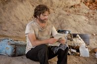 Baskets – Finanziell steht es so schlecht um Chip (Zach Galifianakis), dass er sich immer wieder zwischen einer Unterkunft oder etwas zu Essen entscheiden muss ...