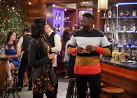 The Neighborhood – Sofia (Edy Ganem, l.); Malcolm Butler (Sheaun McKinney, r.)