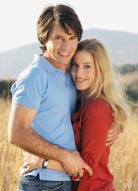 Wege zum Glück – (L-R): Daniel (Roman Rossa) und Julia (Susanne Gärtner).