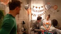 Sturm der Liebe – Ana (Soluna-Delta Kokol, r.) fühlt, dass sie Philipp (Robin Schick, M.) und Vincent (Martin Walde, l.) gleichermaßen toll findet.; ARD STURM DER LIEBE FOLGE 4272 Uhr im ERSTEN. Ana (Soluna-Delta Kokol, r.) fühlt, dass sie Philipp (Robin Schick, M.) und Vincent (Martin Walde, l.) gleichermaßen toll findet.