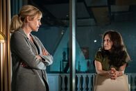 SOKO Leipzig – Ina Zimmermann (Melanie Marschke, l.) wird bei den Ermittlungen von Oberstaatsanwältin Dr. Dilan Soray (Idil Üner, r.) unterstützt. Zunächst ist die Zusammenarbeit alles andere als harmonisch.