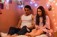 Almania – Beim intimen Nachmittag von Osman (Mido Kotaini) und Kira (Derya Dilber) ist der Peinlichkeitsfaktor ziemlich hoch ...