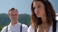 Watzmann ermittelt – Auch Magdalena Bergmann (Nadine Menz, r. mit Sebastian Brandes, l.), die schöne Dirigentin und Freundin des Toten gerät unter Verdacht.