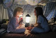 Young Sheldon – L-R: Paige (Mckenna Grace), Missy Cooper (Raegan Revord).