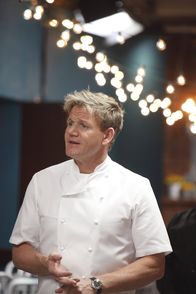 In Teufels Küche mit Gordon Ramsay – Ein ganz besonders schwerer Fall wartet auf Gordon Ramsay (Foto): Zwei Geschwister sind kurz davor, wegen persönlicher Streitigkeiten das Restaurant ihres Vaters aufs Spiel zu setzen. Kann Gordon Ramsay auch in diesem Fall helfen?